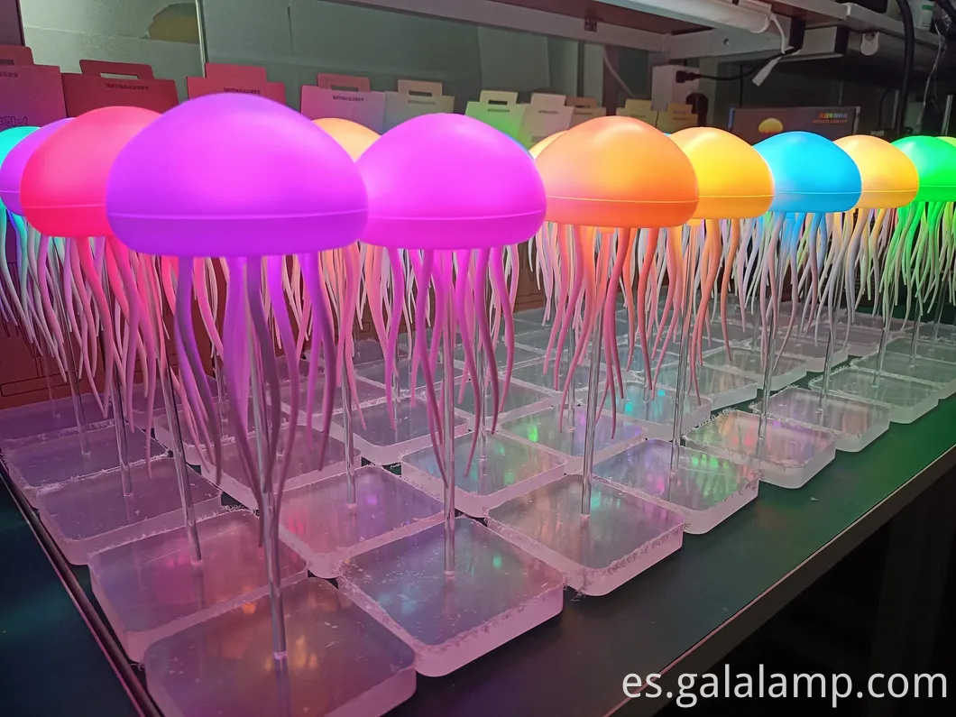 Lámpara moderna de mesa de medusas con luz LED de cambio de color ajustable